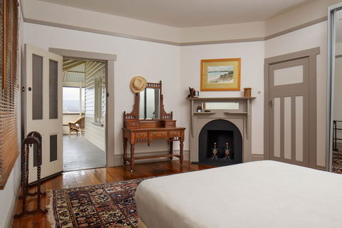 Classic Bungalow - Dentist Search 0