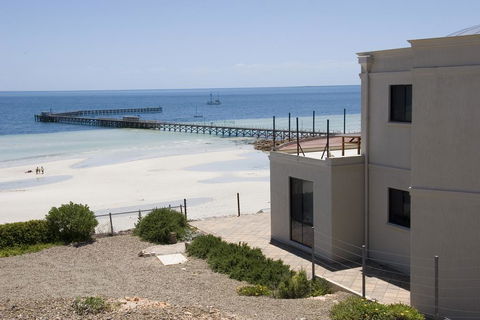 Cliff House Beachfront Villas - Dentists Australia 0