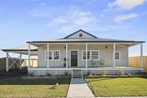 Cloverdale Cottage - Dentist Find 0