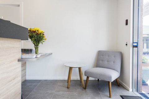 Club Maclean Motel - Dentist Find 2