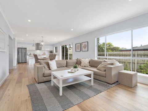 Coastal Luxury Retreat - Dentists Australia 1