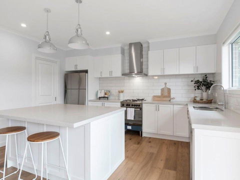Coastal Luxury Retreat - Dentists Australia 0