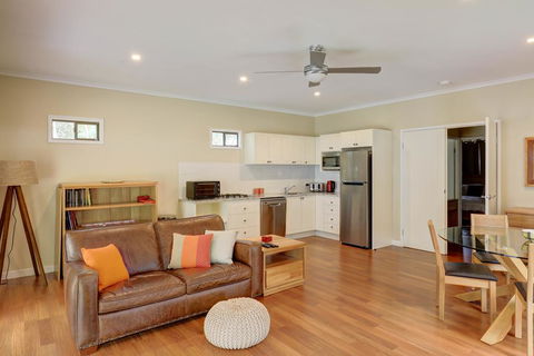 Cockatoo Hideaway - Dentists Australia 1