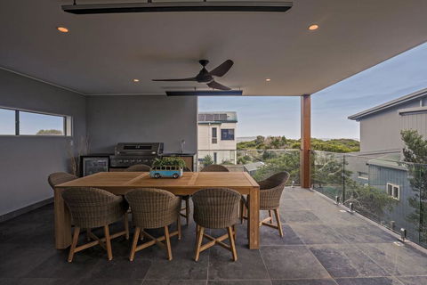 Coffs At Surf Beach Phillip Island - Dentist Find 1