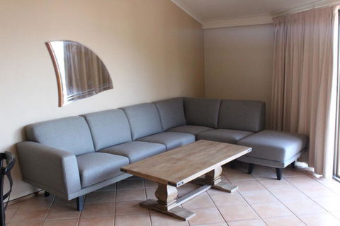 Colonial Court Beachfront Motel & Holiday Stay - Dentist Search 0