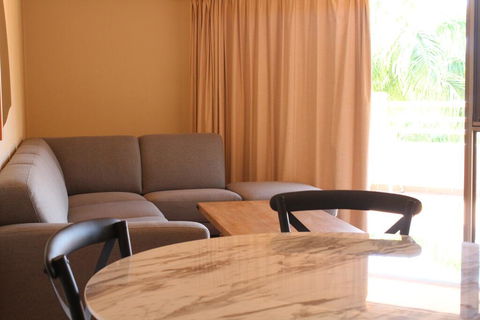 Colonial Court Beachfront Motel & Holiday Stay - Dentist Search 2