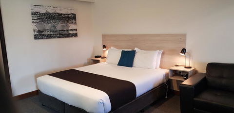 Comfort Hotel Olde Tudor - Dentist Search 1