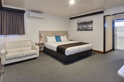 Comfort Hotel Olde Tudor - Dentist Search 3