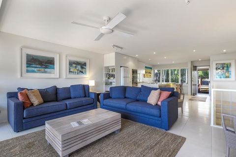 Comfortable & Stylish With Rooftop Spa - Dentists Australia 2