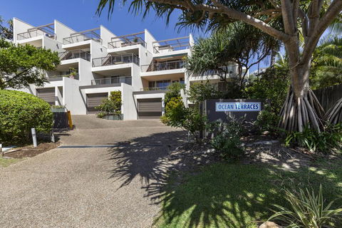 Comfortable & Stylish With Rooftop Spa - Dentists Australia 0