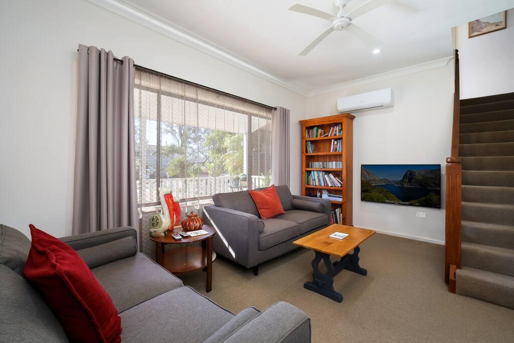 Comfortable Queen sized room near Tuggerah Lake
