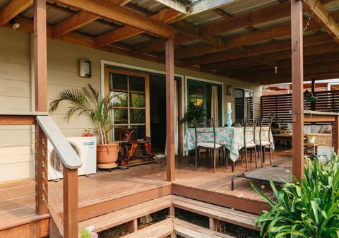 Comfortable, Outdoor Entertaining, Lake Walks - Dentists Australia 0