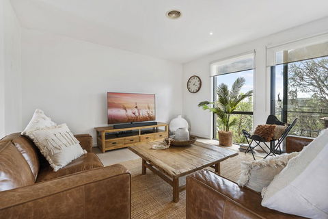 Comfy Coast Drive Condo - Dentist Search 3