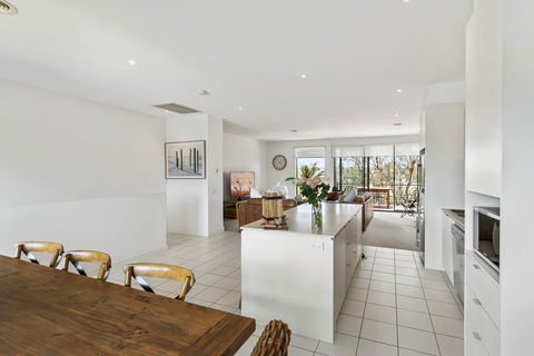 Comfy Coast Drive Condo - Dentist Search 2