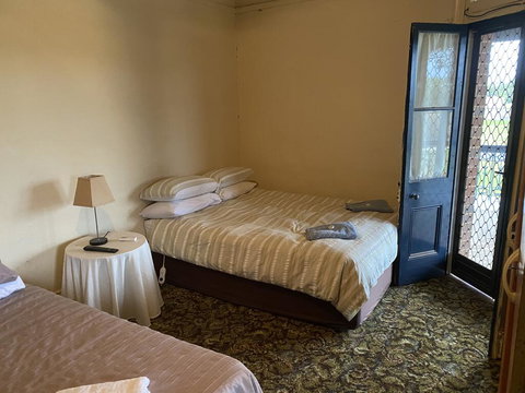 Commercial Hotel Curlewis - Dentist Search 2