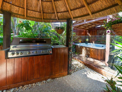 Como Palm Retreat - Tropical Oasis - Dentist Find 3