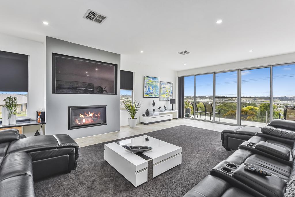 CONROE EXECUTIVE TOWNHOUSE - MODERN  STYLISH