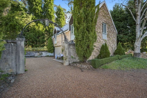 COOKS HOUSE - Dentist Find 2