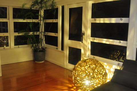 Cool Green Queenslander - Noosaville - Dentists Australia 3