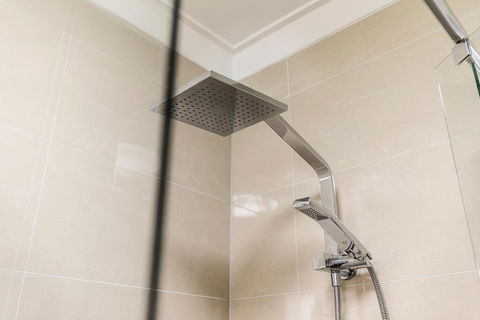 Cool Quiet Modern Secure Walking Distance To Perth And Landmarks - Dentist Find 2