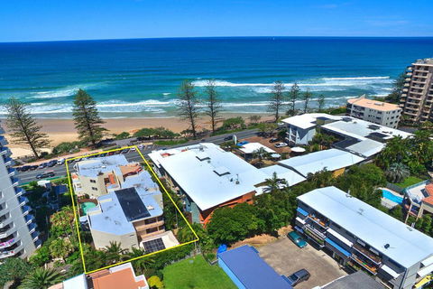 Coolum Baywatch Luxury Style Penthouse, Linen Included, WIFI, 500 Bond - Dentist Find 1