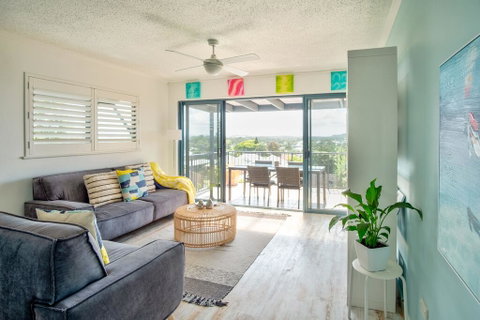 Coolum Beach 3 Level Townhouse Private Rooftop Terrace Spa Overlooking Mount Coolum - Dentist Search 2