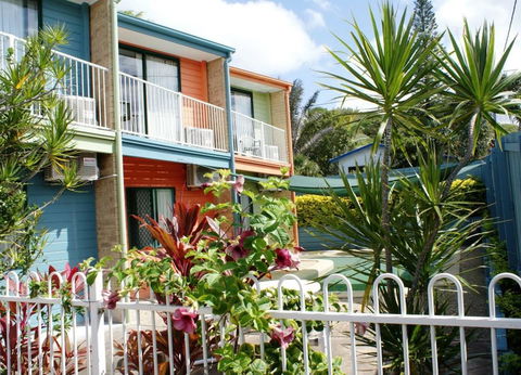 Coolum Budget Accommodation - Dentist Find 0