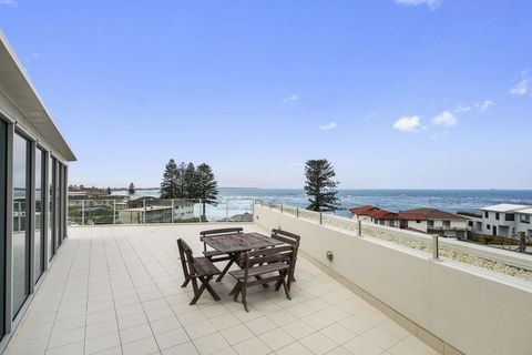 Coolwaters, Penthouse - Dentists Australia 0
