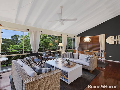 Copacabana Treehouse - 36 Oceano Street, Copacabana - Dentists Australia 1