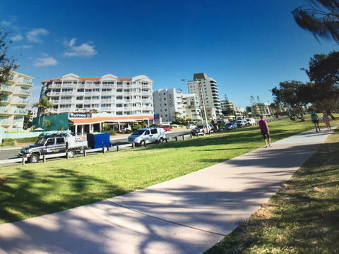 Coral Sea Views Beachfront Penthouse - Dentist Find 1