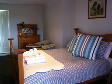 Corinella On The Esplanade Bed & Breakfast - Dentist Find 3