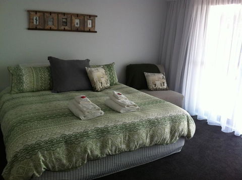 Corinella On The Esplanade Bed & Breakfast - Dentist Find 2