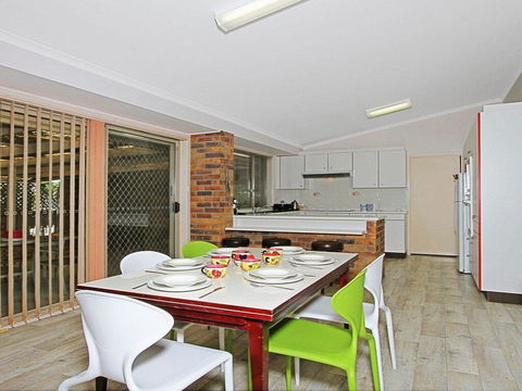 Corner Haven - Family Retreat With Outdoor Living - Dentists Australia 2