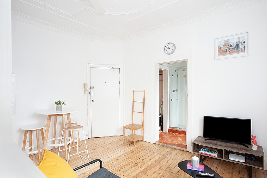 Cosy Bondi Flat Near Beach Restaurants and Shops