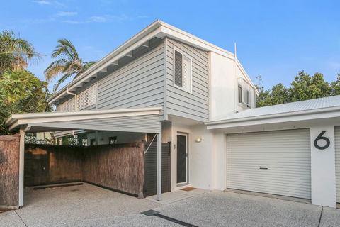 Cosy But Cool, Sunshine Beach - Dentists Australia 1