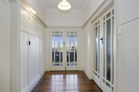 Cosy Californian Bungalow - Dentist Find 3
