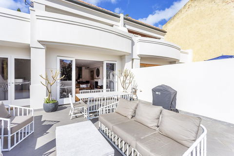 Cottesloe Aqua Retreat - Executive Escapes - Dentist Search 0