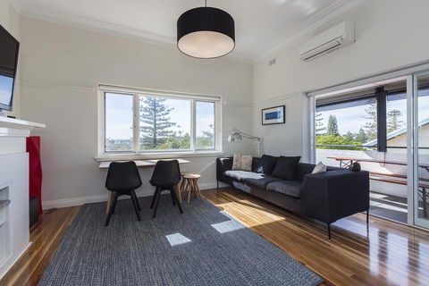 Cottesloe Beach Deluxe Apartment - Dentist Find 3