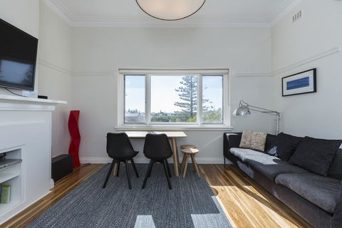 Cottesloe Beach Deluxe Apartment - Dentist Find 1