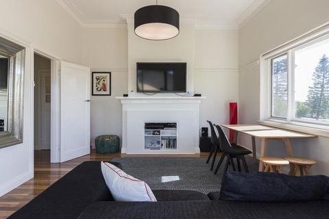 Cottesloe Beach Deluxe Apartment - Dentist Find 2