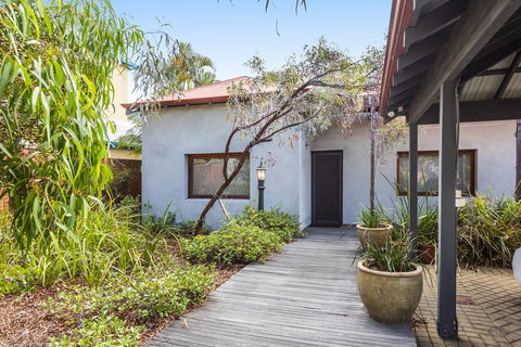 Cottesloe Eclectic House - Dentist Search 1