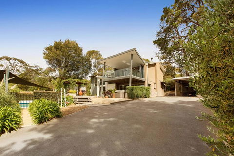 COUNTRY MEETS THE BAY - MOUNT ELIZA - Dentist Find 2