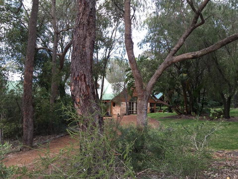 Country Retreat On 1 Acre With Pool, Hot Tub Surrounded By Trees - Dentist Find 0