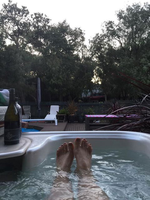 Country Retreat On 1 Acre With Pool, Hot Tub Surrounded By Trees - Dentist Find 2