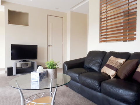 Couples Retreat With Mountain View Near Hobart - Dentist Find 3