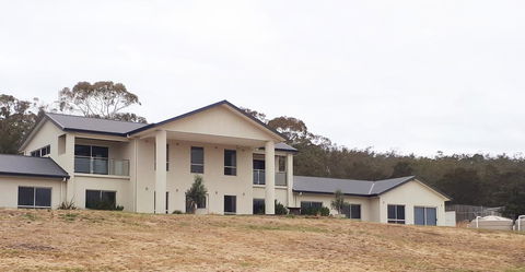 Couples Retreat With Mountain View Near Hobart - Dentist Find 2