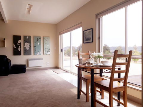 Couples Retreat With Mountain View Near Hobart - Dentist Find 0