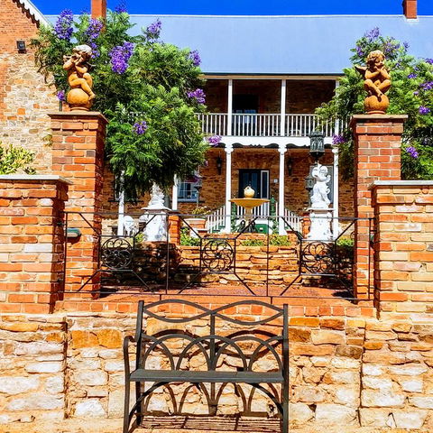 Courtyard Faversham House - Dentist Find 3