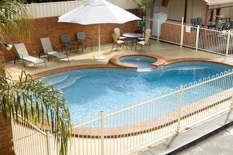 Courtyard Motor Inn - Dentist Find 1