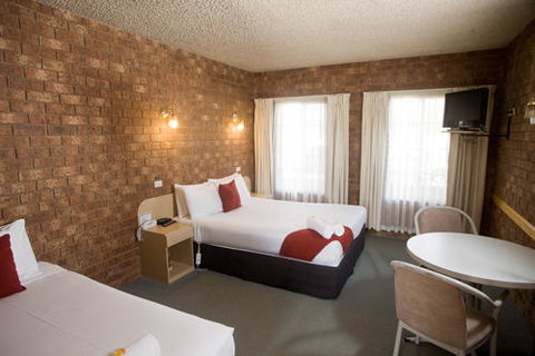 Courtyard Motor Inn - Dentist Find 2